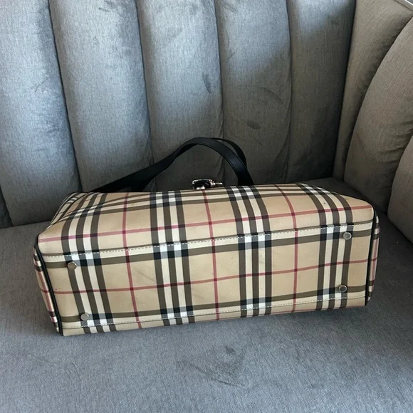 Burberry House Check Buckle Tote bag like new! - Picture 8 of 16